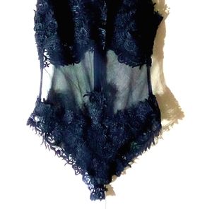 A delicate bodysuit 💎 Zippered back 💎 Brand New Never Worn 🆕🥂🎉